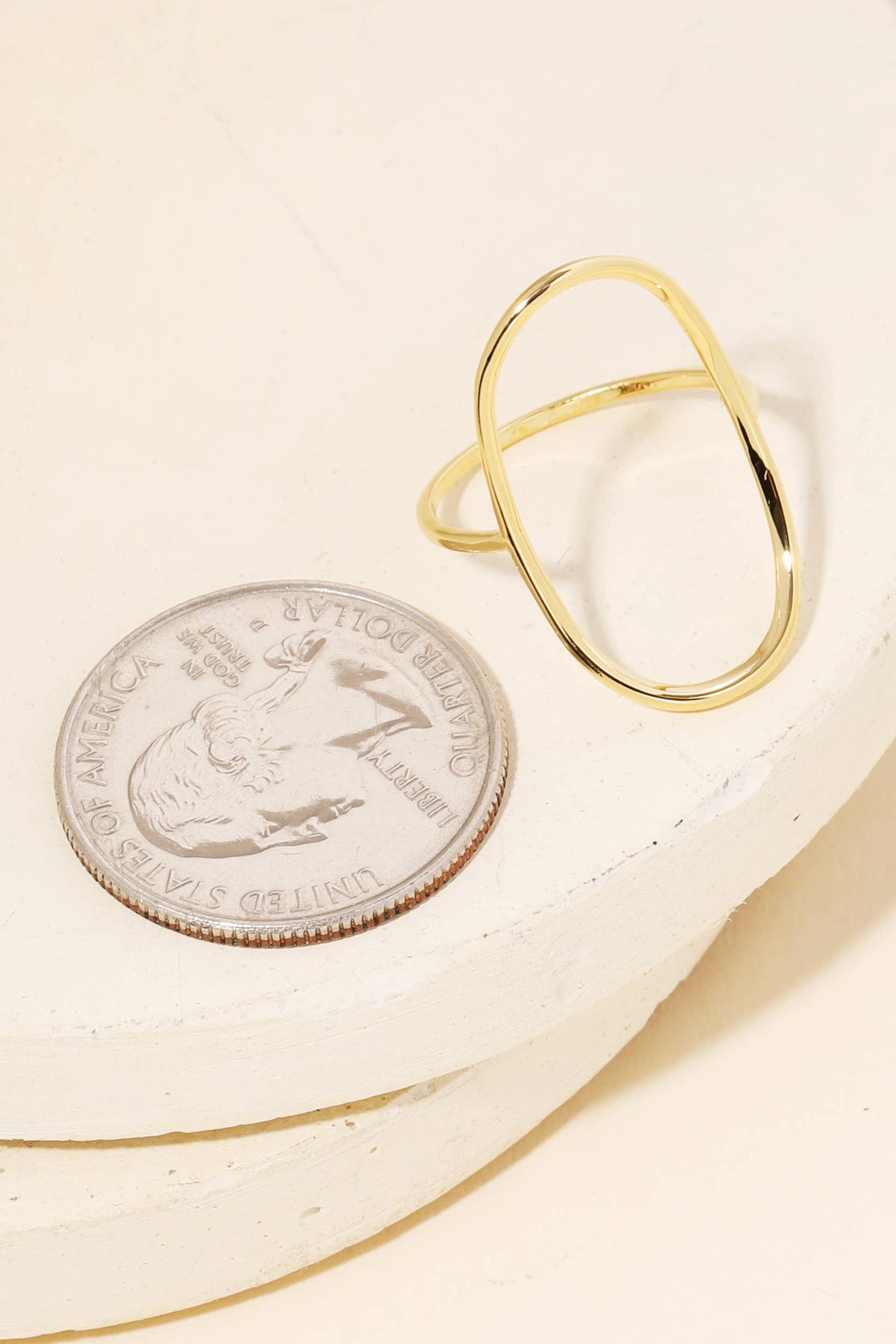 The Curved Oval Minimalist Ring