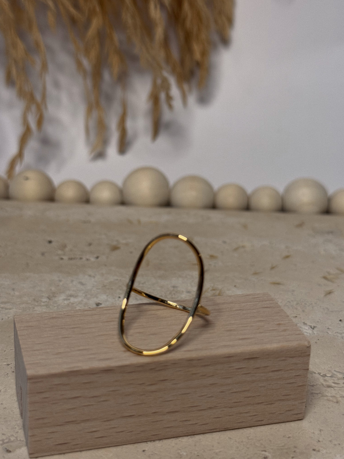 The Curved Oval Minimalist Ring